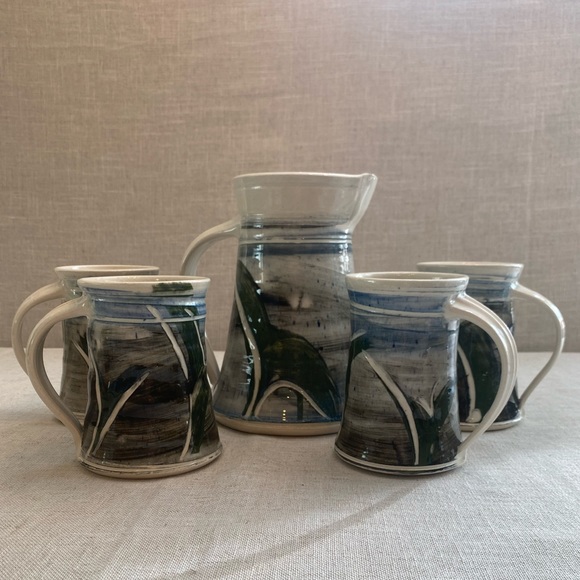 Studio pottery ceramic art pitcher with four mugs signed by Harris. - Picture 2 of 9